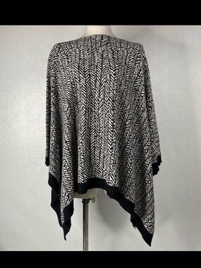 lululemon athletica Black & White Patterned Poncho